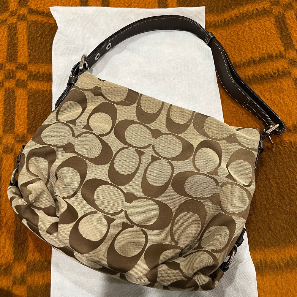 COACH SIGNATURE BROWN VINTAGE HOBO BAG